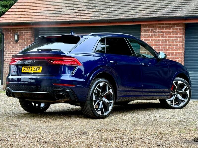 AUDI RSQ8